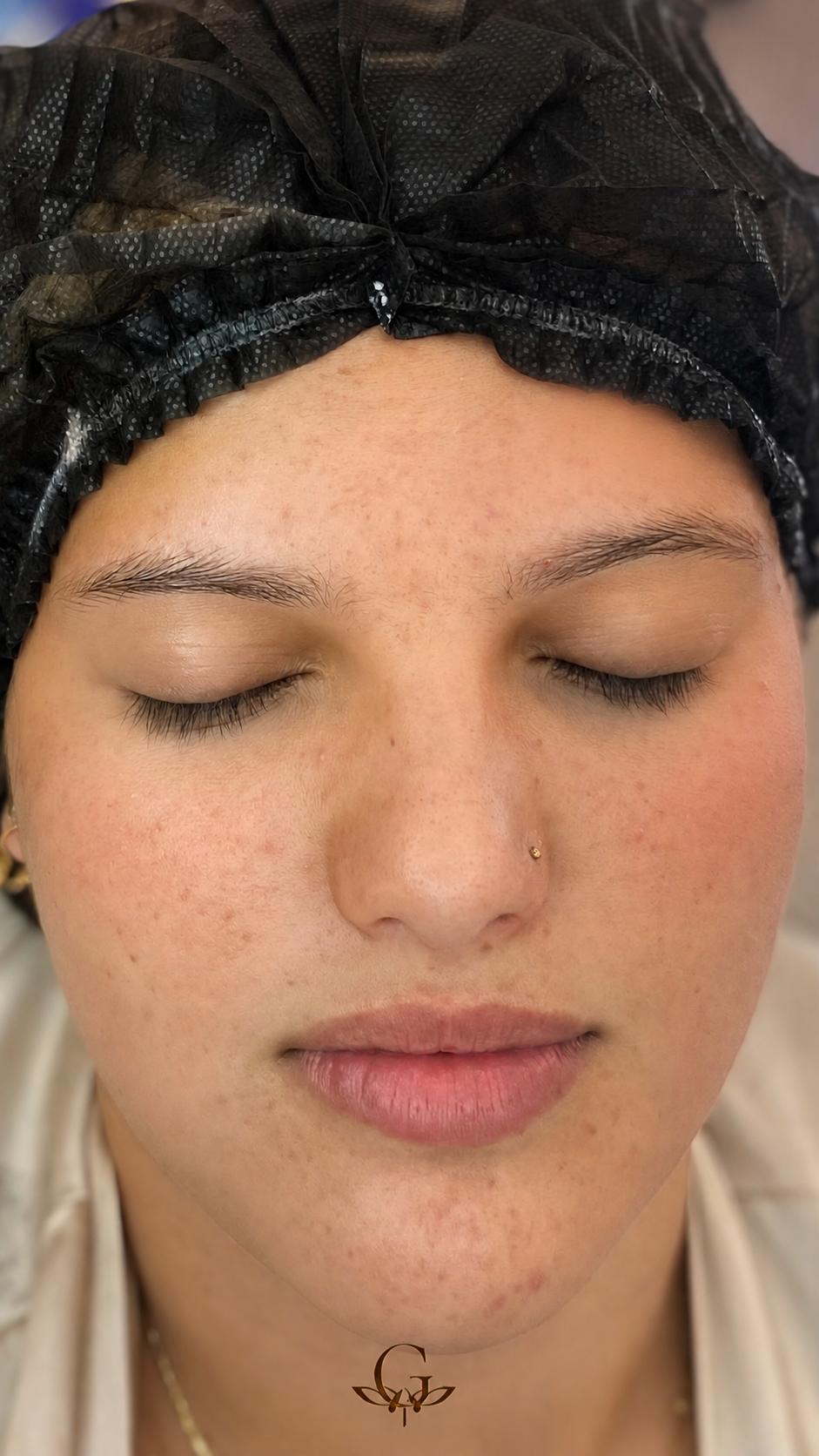 Antes do procedimento de Design de Sobrancelhas com henna