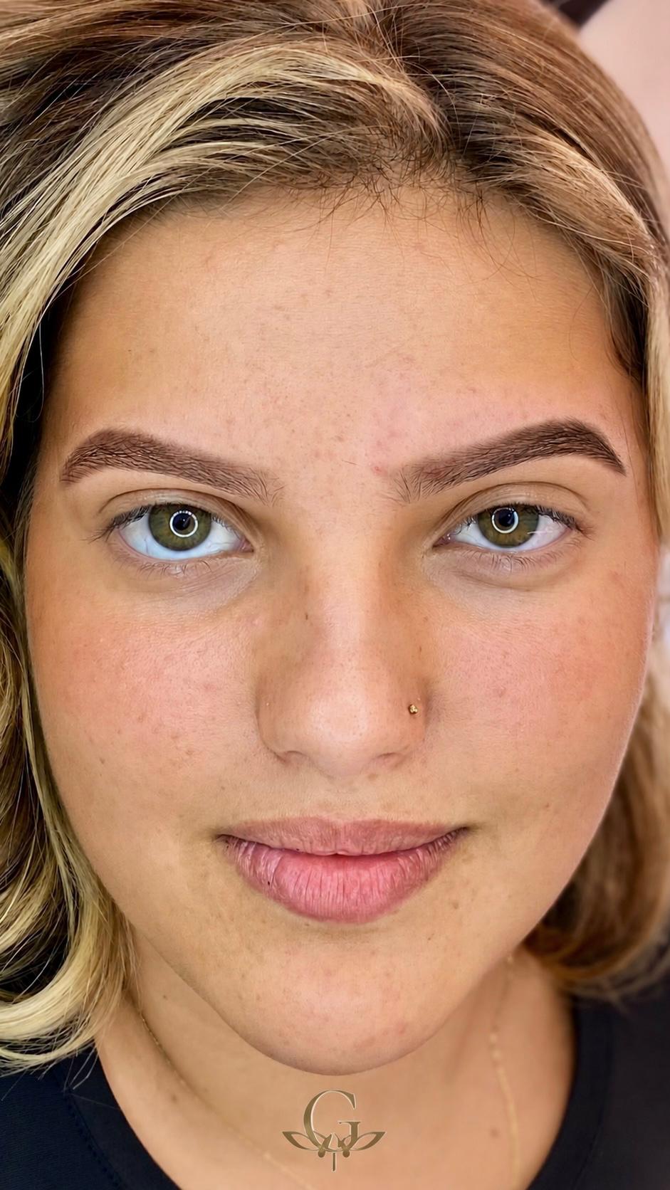 Depois do procedimento de Design de Sobrancelhas com henna