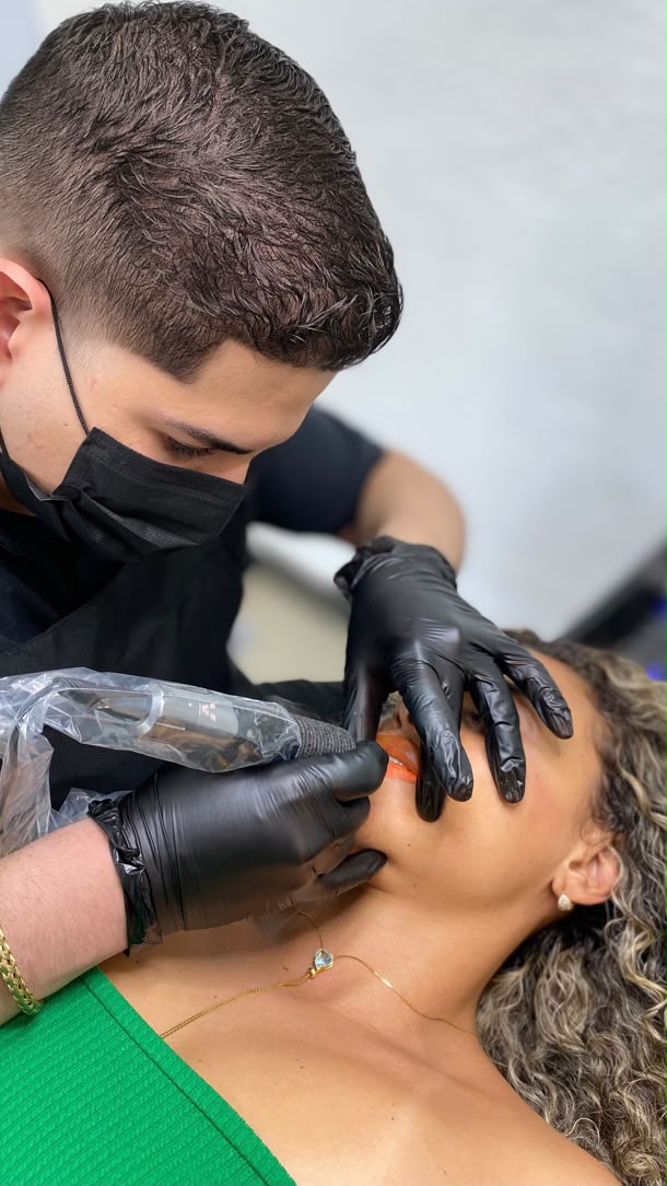 Procedimento labial em andamento